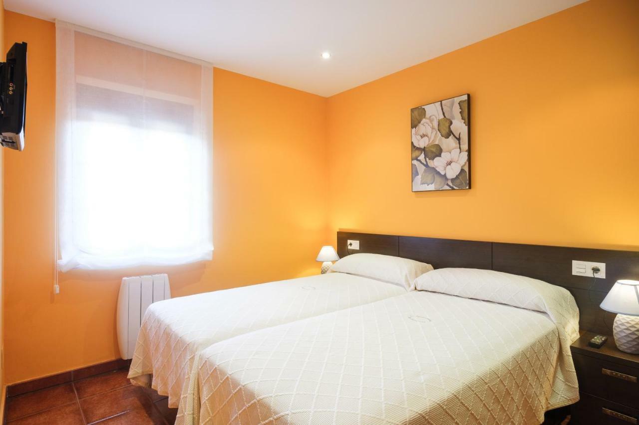 Manzaneda  Apartamentos De Herminia מראה חיצוני תמונה