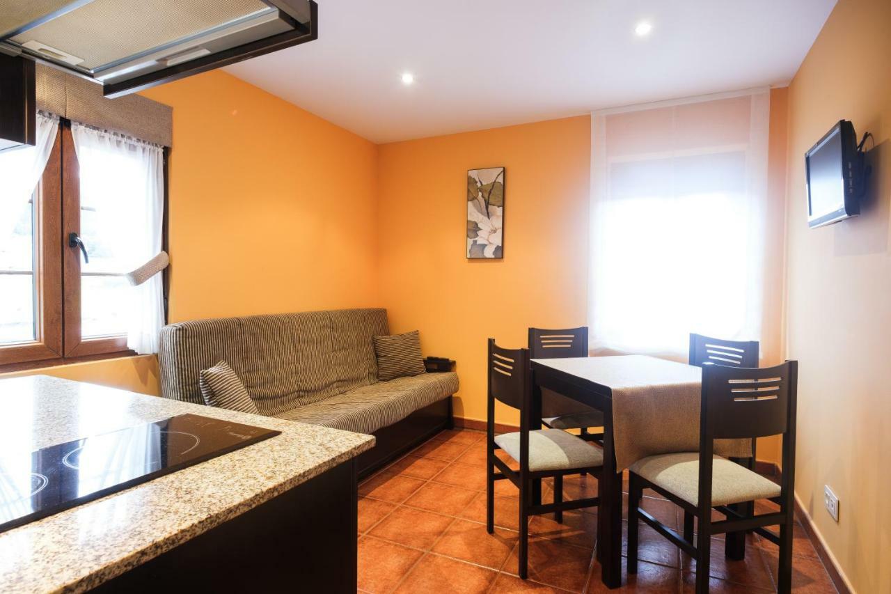 Manzaneda  Apartamentos De Herminia מראה חיצוני תמונה