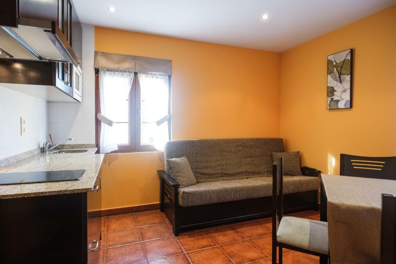 Manzaneda  Apartamentos De Herminia מראה חיצוני תמונה